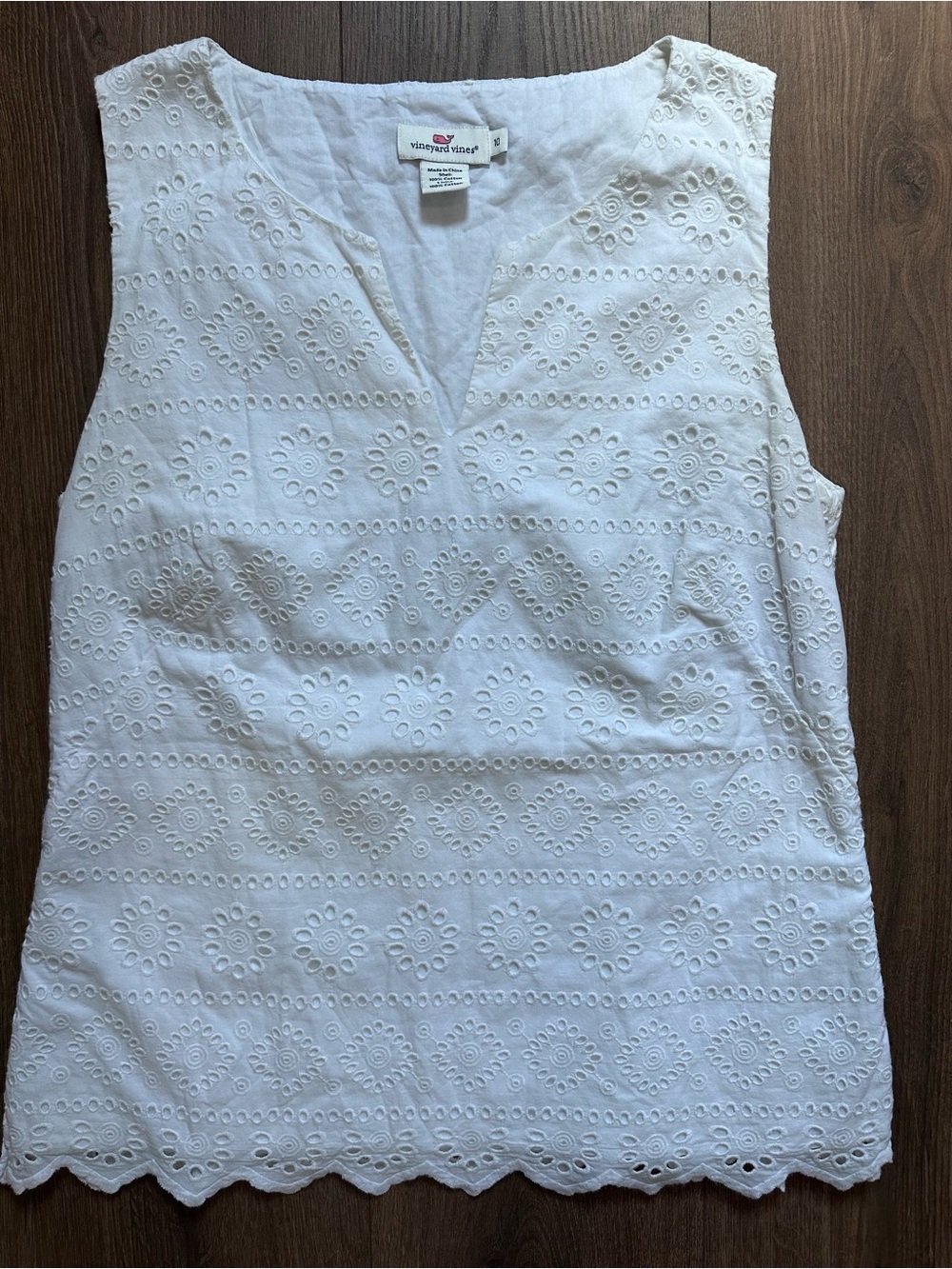 Vineyard Vines White Eyelet V-Neck Sleeveless Top 100%cotton